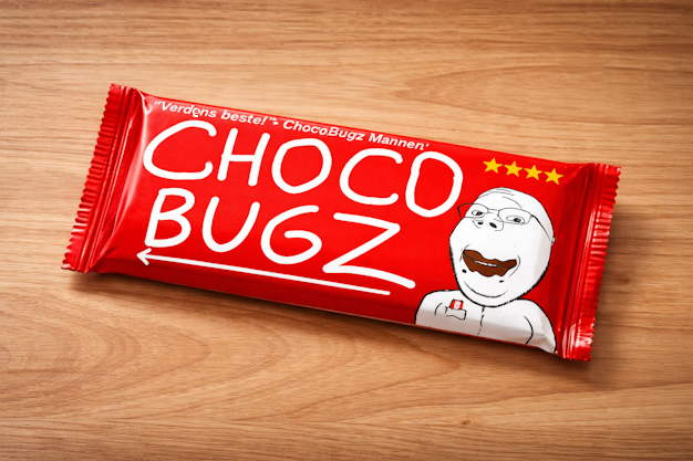 En ChocoBugz sjokolade plate på et bord.